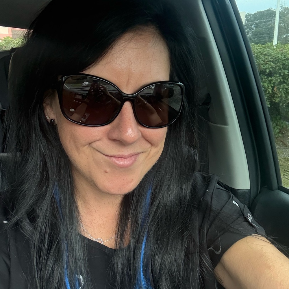 Meet your Posher, Adrienne